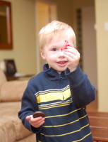 dsc_5224.jpg A frog and his first Girl Scout cookie.