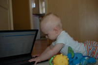 dsc_5592.jpg Devin shows off his l33t HaX0r skillz by hacking r00t @ Google