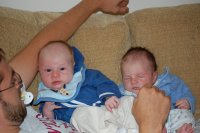 dsc_4146.jpg Devin meets cousin Quinn, 4 days the elder