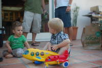 dsc_1312.jpg Deven met Alex, and a bunch of Ex-PhatNoise guys for an afternoon BBQ.