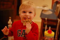 dsc_3169.jpg Dipti and Jo make the best pizza.