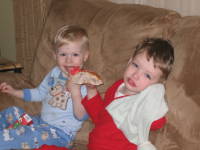 img_1389.jpg Eamon & Quinn were waiting for Devin back in LA.