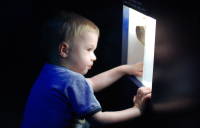 dsc_8443.jpg Devin checks out the New York Aquarium.