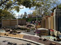 img_1671.jpg Mommy would have just started throwing money at this display.