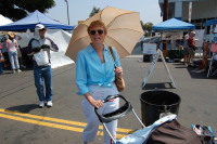 dsc_2304.jpg Devin's second farmer's market in 2 weeks.