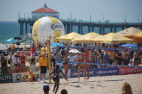 a01.jpg Devin took two days off to visit the AVP tournament in Manhattan Beach.