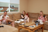 dsc_4053.jpg Devin's first dinner party, with Noa and Jordan, the newborn twin daughers of Jonalyn's good frend Stacy.